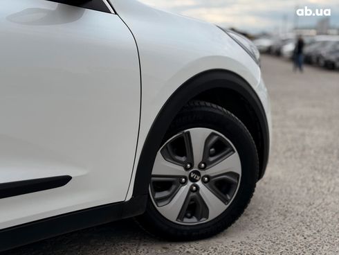 Kia Niro 2019 белый - фото 14