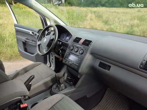 Volkswagen Touran 2006 серый - фото 11
