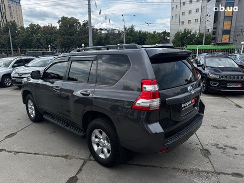 Toyota Land Cruiser Prado 2017 серый - фото 4