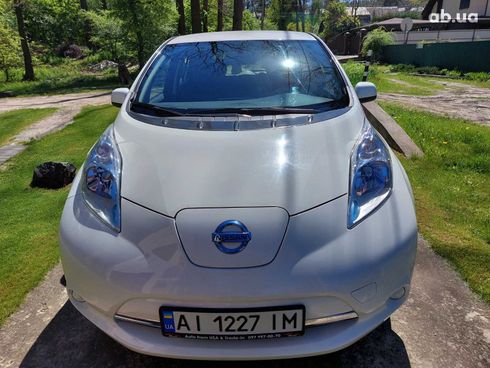 Nissan Leaf 2016 белый - фото 9