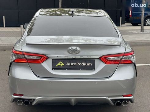 Toyota Camry 2018 - фото 12
