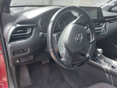 Toyota C-HR 2018 вишневый - фото 4