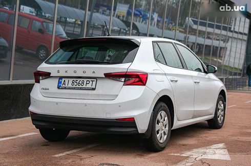 Skoda Fabia 2022 - фото 8