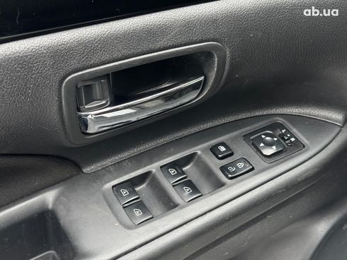 Mitsubishi Outlander 2019 серый - фото 10