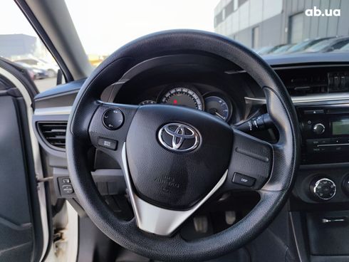 Toyota Corolla 2014 белый - фото 21