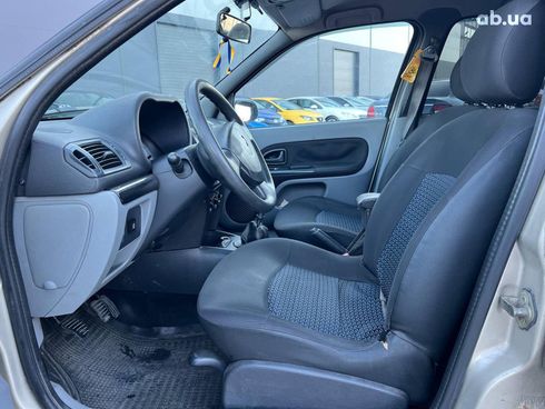 Renault Clio 2006 бежевый - фото 19