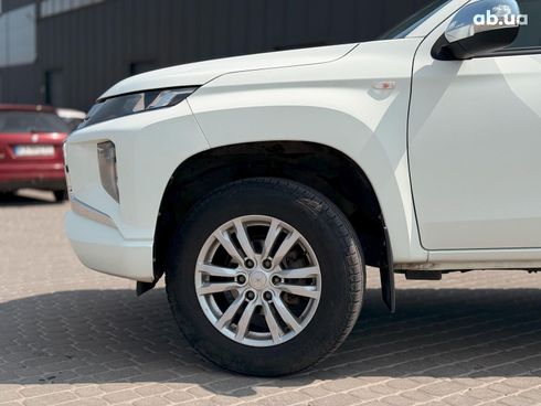 Mitsubishi l 200 2019 белый - фото 4