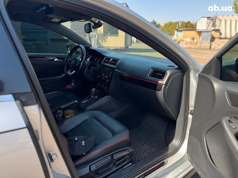 Volkswagen Jetta 2015 серый - фото 39