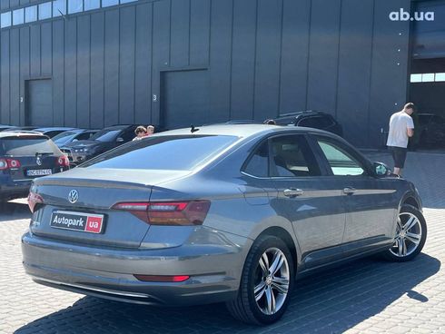 Volkswagen Jetta 2018 серый - фото 9