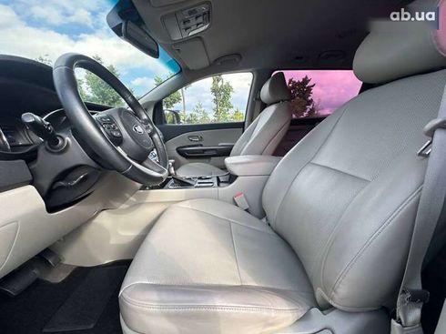 Kia Carnival 2019 - фото 20
