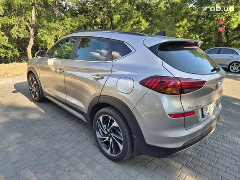 Hyundai Tucson 2018 бежевый - фото 3