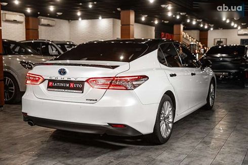 Toyota Camry 2020 - фото 10