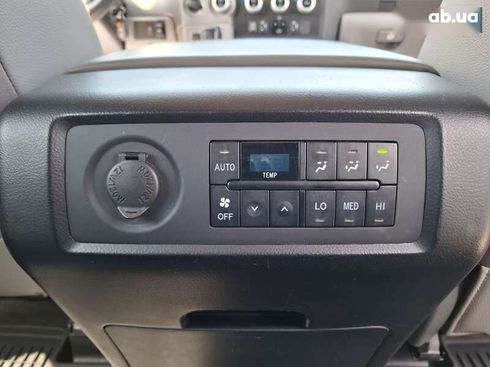 Toyota Sequoia 2016 - фото 16