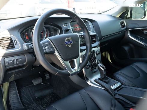 Volvo V40 2017 - фото 27