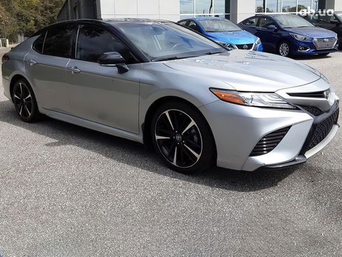 Toyota Camry 2019 серебристый - фото 3