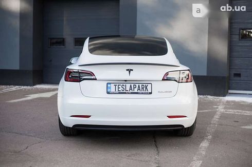 Tesla Model 3 2022 - фото 9