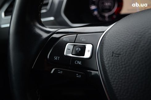 Volkswagen Tiguan 2018 белый - фото 14