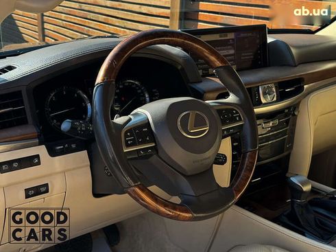 Lexus LX 2017 - фото 8