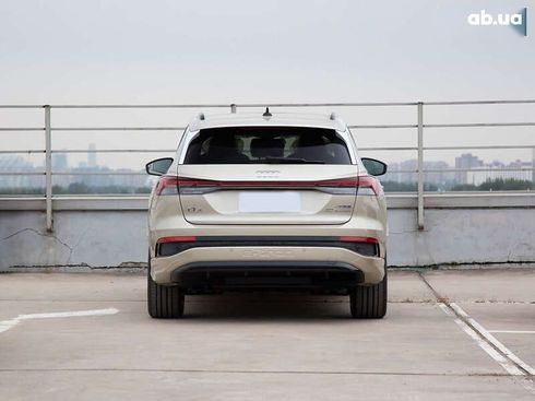 Audi Q4 e-tron 2024 - фото 4