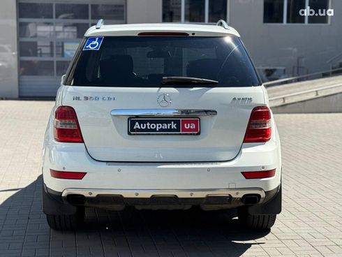 Mercedes-Benz M-Класс 2010 белый - фото 7