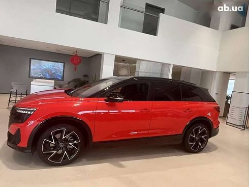 Audi Q5 e-tron 2022 - фото 3