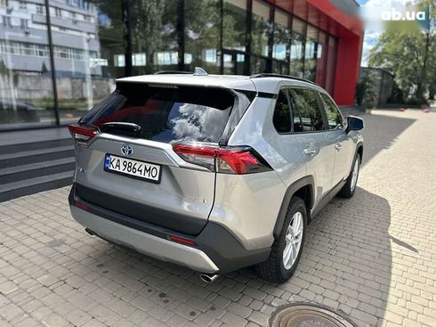 Toyota RAV4 2020 - фото 13