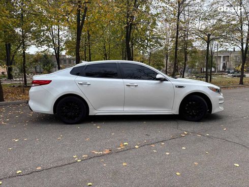 Kia Optima 2016 белый - фото 14
