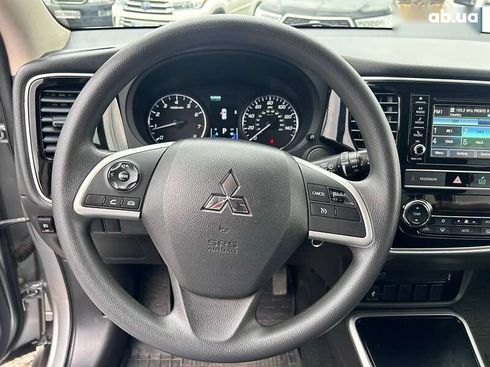 Mitsubishi Outlander 2018 - фото 17