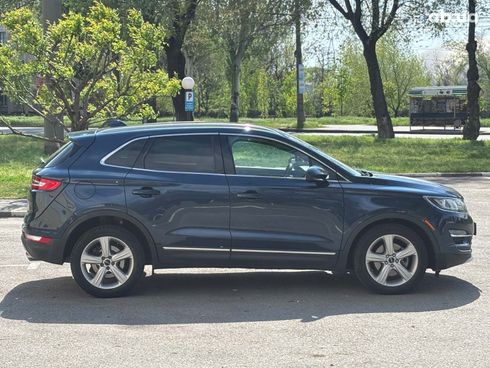 Lincoln MKC 2017 синий - фото 4