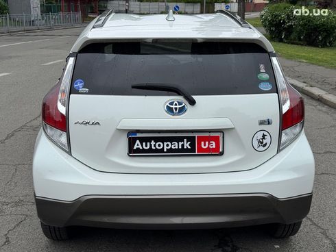 Toyota Aqua 2016 белый - фото 4