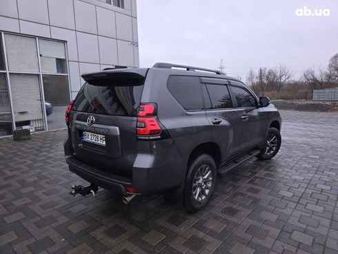 Toyota Land Cruiser Prado 2019 серый - фото 4