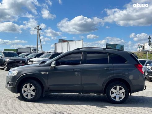 Chevrolet Captiva 2011 серый - фото 5