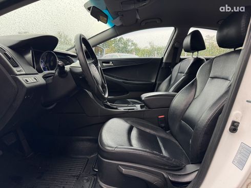 Hyundai Sonata 2015 белый - фото 15