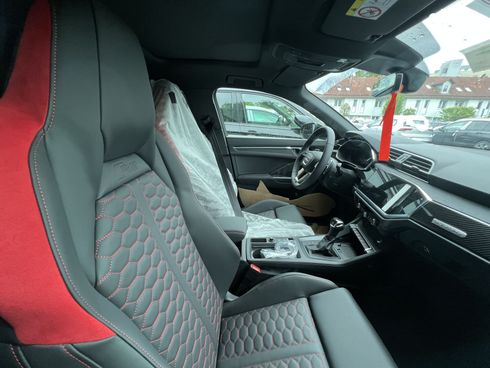 Audi RS Q3 2023 - фото 17