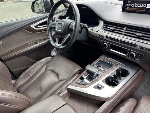 Audi Q7 2018 серый - фото 31