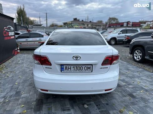 Toyota Avensis 2011 - фото 17