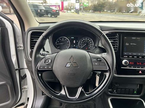 Mitsubishi Outlander 2019 - фото 16