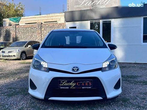 Toyota Yaris 2012 - фото 2