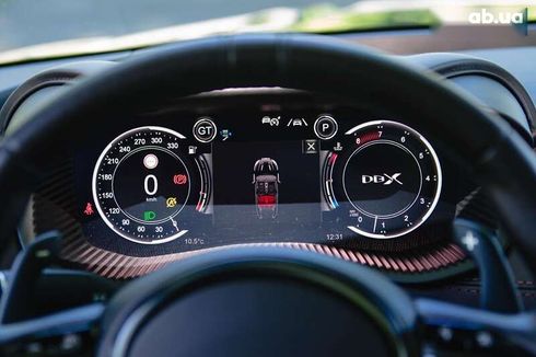Aston Martin DBX 2021 - фото 12