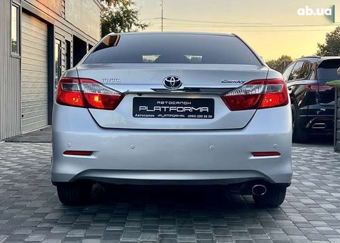 Toyota Camry 2013 - фото 9