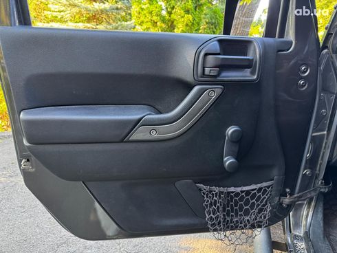 Jeep Wrangler 2016 серый - фото 12