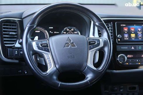 Mitsubishi Outlander 2017 - фото 15