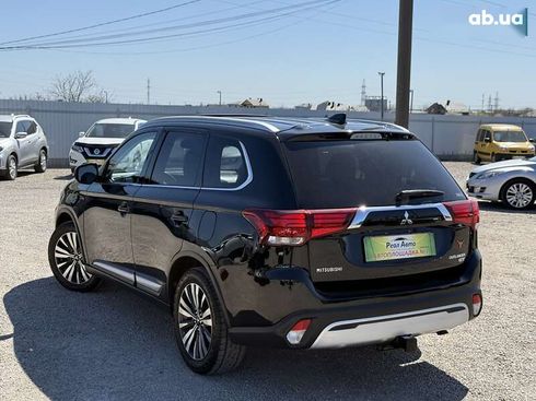 Mitsubishi Outlander 2018 - фото 3