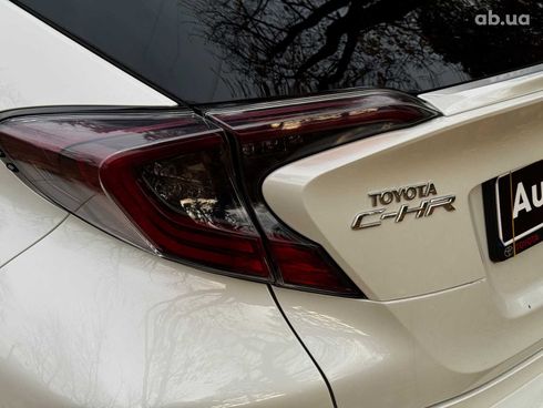 Toyota C-HR 2019 белый - фото 35