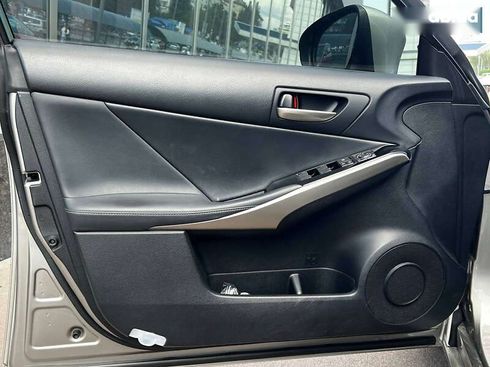 Lexus IS 2017 - фото 13