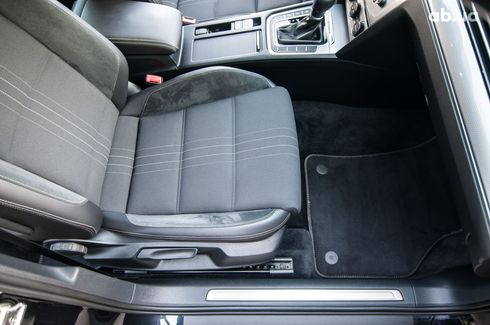 Volkswagen Passat 2016 черный - фото 17