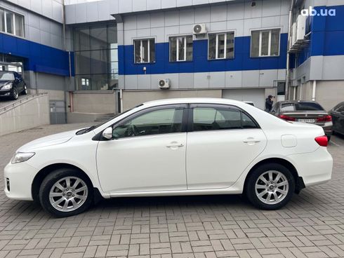 Toyota Corolla 2012 белый - фото 8