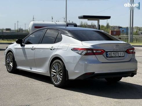 Toyota Camry 2022 - фото 15