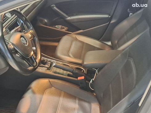 Volkswagen Passat 2016 серый - фото 11