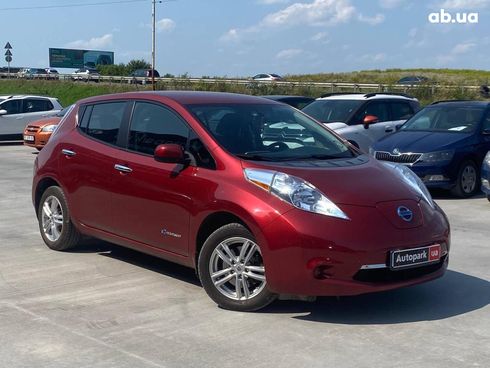 Nissan Leaf 2015 красный - фото 13